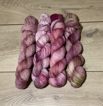 Load image into Gallery viewer, Hand Dyed Yarns Fingering/4Ply  Singles 100g  Monthly Kits
